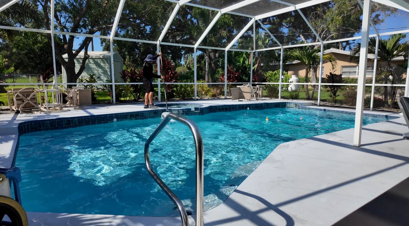 Pool filter cleaning and replacement service in Pico Rivera, CA
